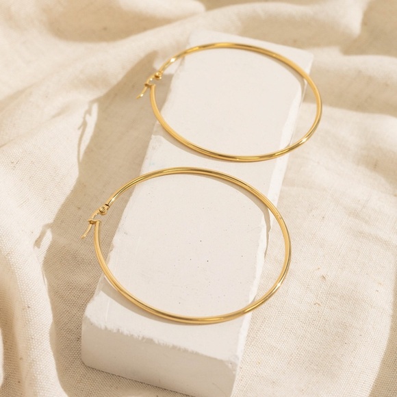 18K Gold NIB PVD Stainless Steel Oversized Hoop Earrings – 60mm - Picture 3 of 7